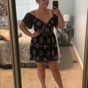 Black&white off the shoulder embroidered dress